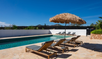 Resa Estates finca sale koop ibiza Jorge pool.jpg